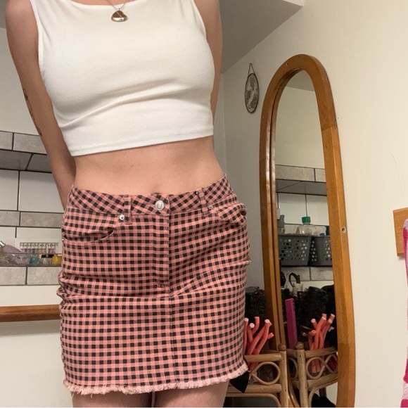 pink and black patterned skirt - Picture 2 of 5
